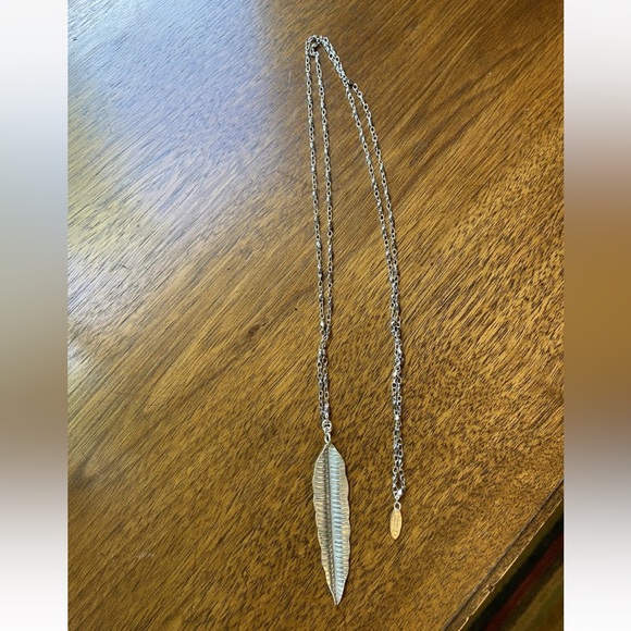 Heather Gardner Paradise Feather Necklace- NWOT, Silver, Stunning! - Picture 6 of 7